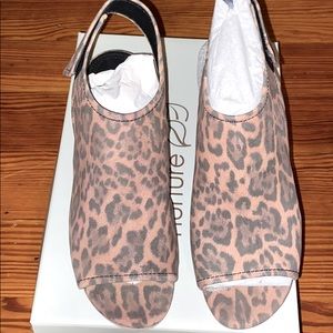 Women Wedge sandal￼ brand new; never worn